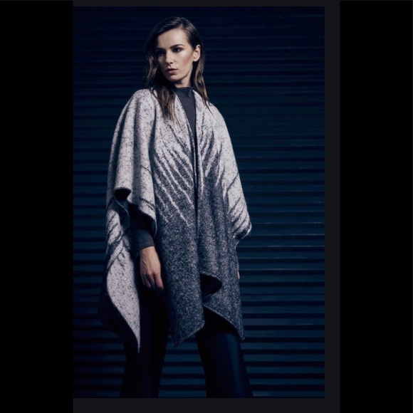 Lanston Sweaters - 💥PRICE DROP💥 Lanston Sweater Poncho